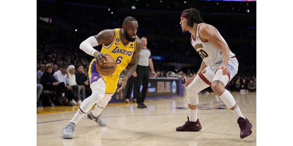 LeBron James, 38, erreicht immer noch neue Statistiken in der NBA